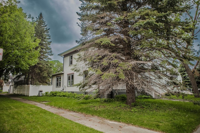 210 6th St, Morris, MN 56267 - view of home's exterior