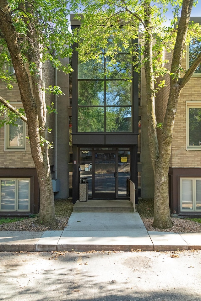 4029 14th Ave S Unit 14G, Minneapolis, MN 55407 - entrance to property with brick siding