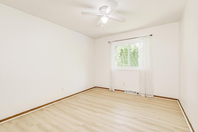 2723 Innsbruck Dr, New Brighton, MN 55112 - unfurnished room featuring light wood-style flooring, ceiling fan, and baseboards