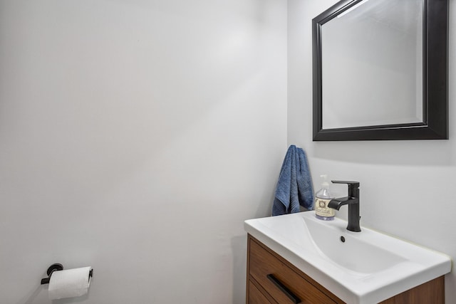 9106 Neill Lake Rd, Eden Prairie, MN 55347 - bathroom featuring vanity
