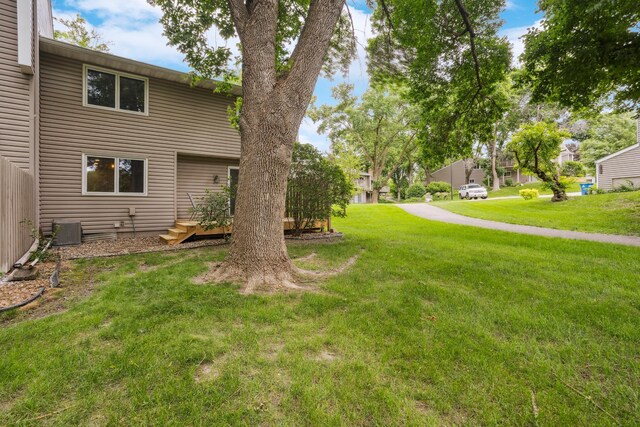 9106 Neill Lake Rd, Eden Prairie, MN 55347 - view of grassy yard