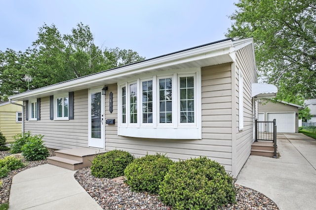 1821 4th Ave NE, Austin, MN 55912 - ranch-style house with an outdoor structure and a detached garage