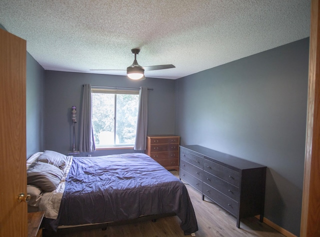 450 Meadow Ln, Somerset, WI 54025 - bedroom featuring wood finished floors, ceiling fan, and a textured ceiling