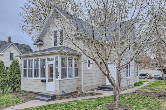1156 Marion St, Saint Paul, MN 55117 - view of front of property featuring entry steps