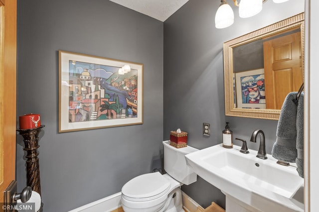 12143 Gantry Ln, Apple Valley, MN 55124 - bathroom with toilet, a sink, and baseboards