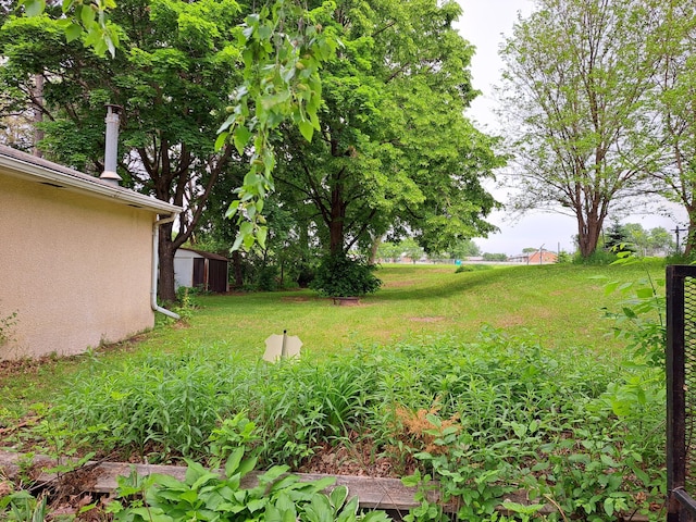 487 Roselawn Ave E, Maplewood, MN 55117 - view of yard