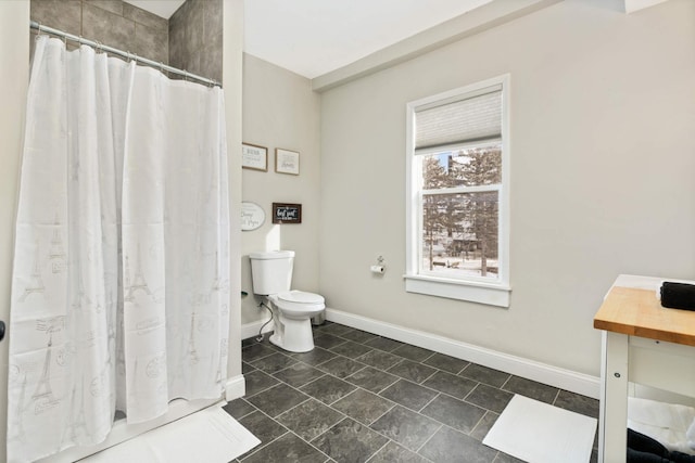 159 Western Ave S, Saint Paul, MN 55102 - bathroom with toilet and a shower with curtain