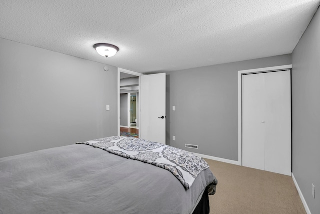 5019 Washington St NE, Columbia Heights, MN 55421 - bedroom with light colored carpet, a textured ceiling, and a closet