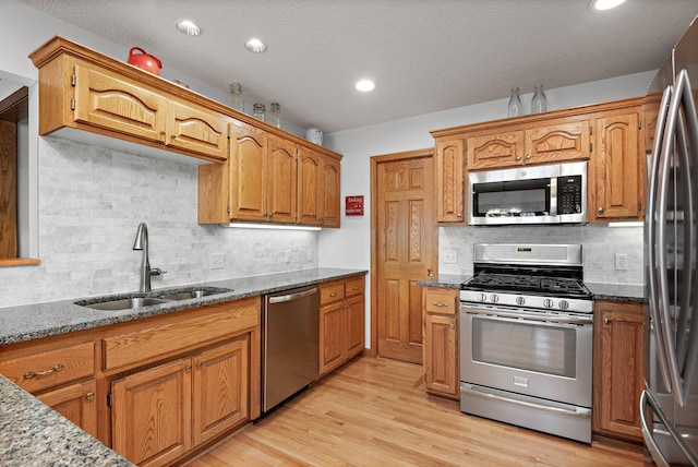 19260 81st Pl N, Maple Grove, MN 55311 - kitchen featuring appliances with stainless steel finishes, a sink, tasteful backsplash, and recessed lighting