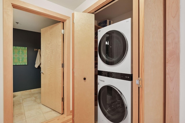215 10th Ave S Unit 606, Minneapolis, MN 55415 - washroom with estacked washer and dryer