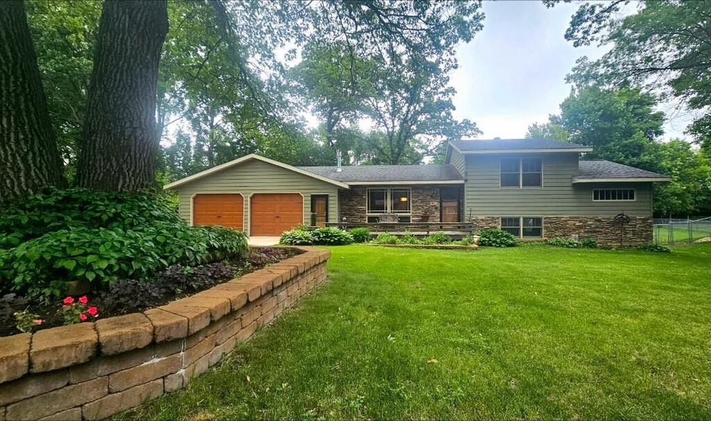 1912 Oak Knoll Dr NE, Alexandria, MN 56308 - photo 1