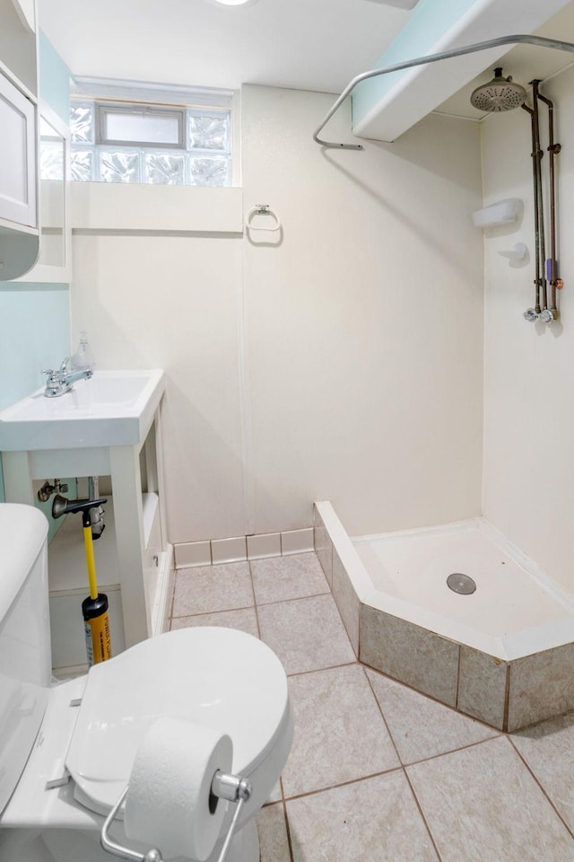 1027 Van Slyke Ave, Saint Paul, MN 55103 - full bathroom featuring toilet, a stall shower, and tile patterned flooring