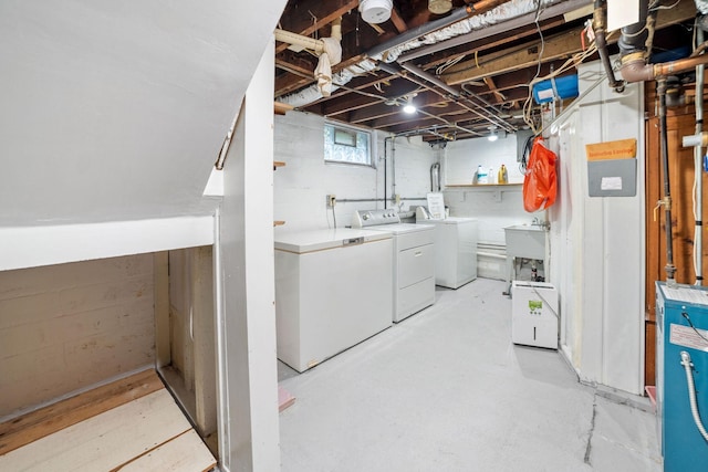1027 Van Slyke Ave, Saint Paul, MN 55103 - laundry area featuring washing machine and dryer