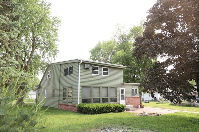 105 2nd St NE, New Prague, MN 56071 - view of front of property with a front yard