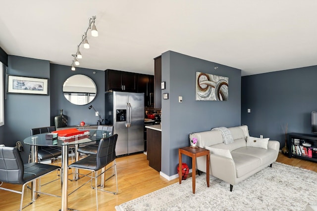 433 7th St Unit 1623, Minneapolis, MN 55415 - living room featuring light wood finished floors and track lighting