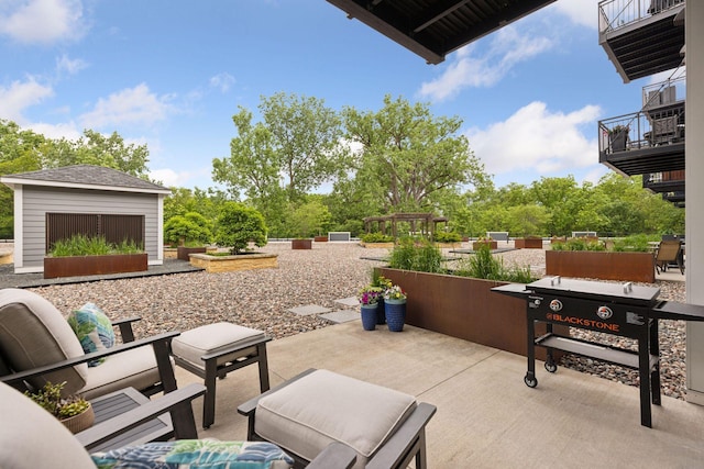 935 Lake St E Unit 211, Wayzata, MN 55391 - patio / terrace featuring a garden, a patio, and view of wooded area
