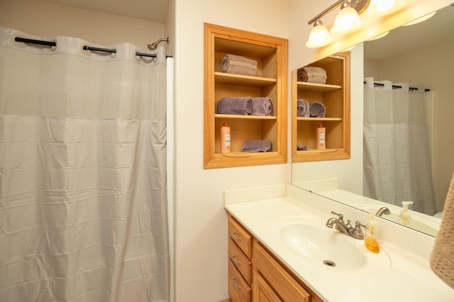 106 9th Ave SE, Kasson, MN 55944 - full bath featuring vanity, built in shelves, and curtained shower