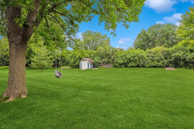 903 6th Ave NW, Buffalo, MN 55313 - view of green lawn with a shed