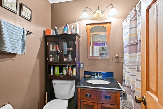 3865 Wahtomin Trl NW, Alexandria, MN 56308 - full bath with toilet, vanity, and a shower with curtain