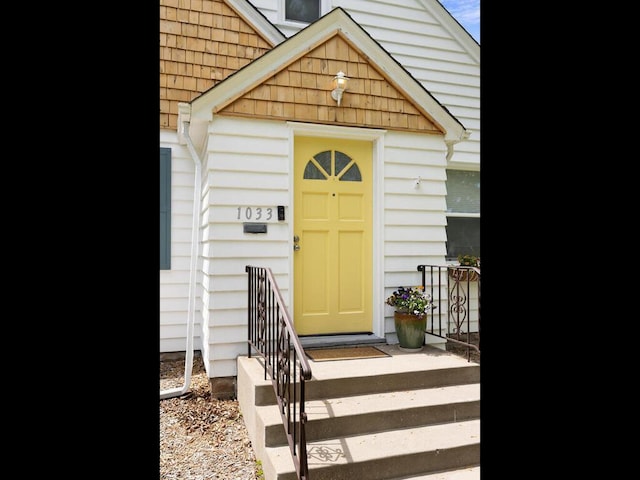1033 Hall Ave W, Saint Paul, MN 55118 - view of doorway to property