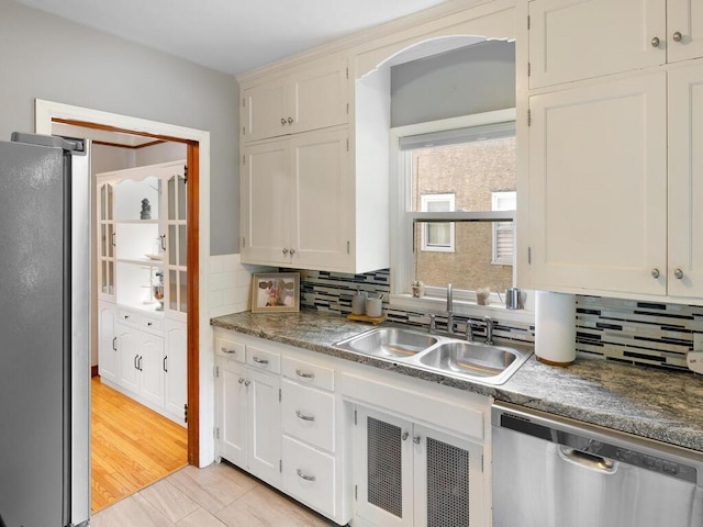 1033 Hall Ave W, Saint Paul, MN 55118 - kitchen featuring stainless steel appliances, a sink, decorative backsplash, and white cabinetry