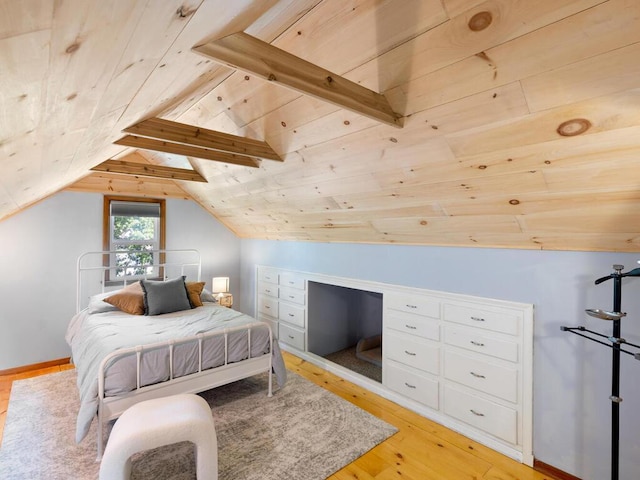 1033 Hall Ave W, Saint Paul, MN 55118 - bedroom featuring vaulted ceiling and light wood-style floors