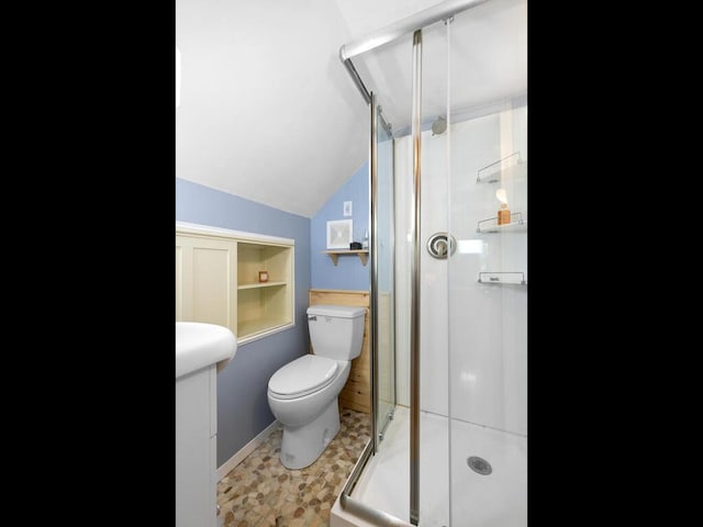 1033 Hall Ave W, Saint Paul, MN 55118 - bathroom with a stall shower, toilet, lofted ceiling, and built in features