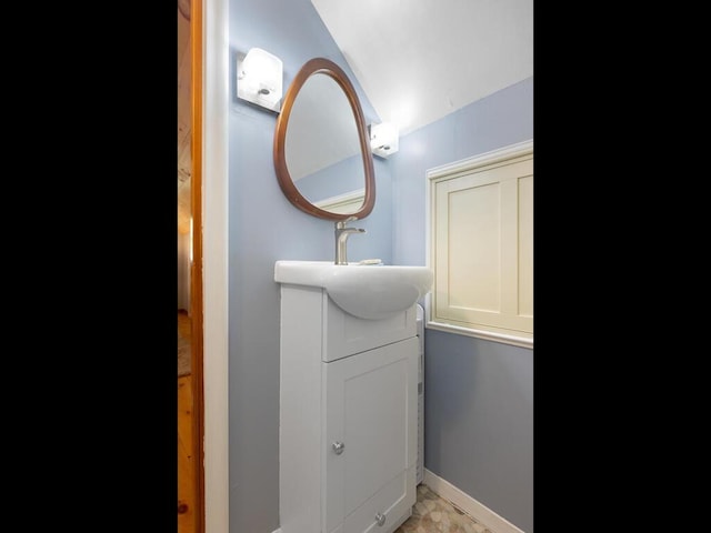 1033 Hall Ave W, Saint Paul, MN 55118 - bathroom featuring vanity and baseboards