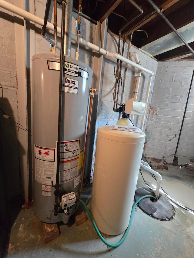620 5th Ave SE, Pipestone, MN 56164 - utilities with water heater
