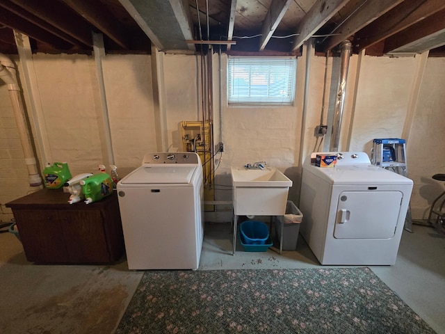 620 5th Ave SE, Pipestone, MN 56164 - washroom with washing machine and dryer