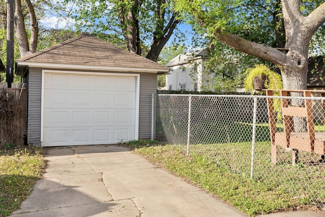 308 4th Ave SW, Austin, MN 55912 - detached garage with concrete driveway