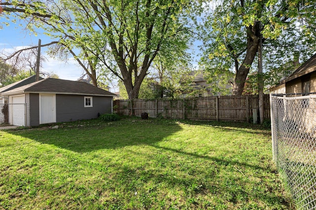 308 4th Ave SW, Austin, MN 55912 - view of yard with an outdoor structure and a garage