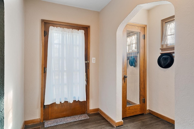 308 4th Ave SW, Austin, MN 55912 - foyer entrance with arched walkways, dark wood-type flooring, and baseboards