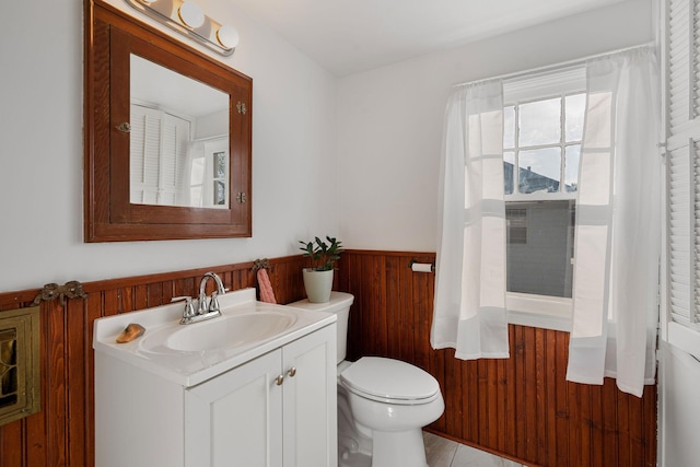 308 4th Ave SW, Austin, MN 55912 - bathroom with toilet, wainscoting, vanity, and wood walls