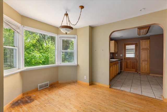 950 Clark St, Hammond, WI 54015 - kitchen featuring arched walkways and healthy amount of natural light