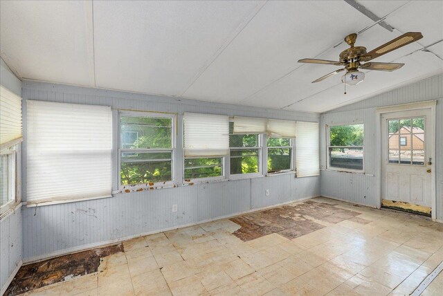 950 Clark St, Hammond, WI 54015 - unfurnished sunroom featuring vaulted ceiling and ceiling fan