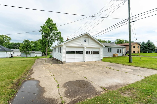 727 Peck St, Fergus Falls, MN 56537 - view of front of home featuring a detached garage and a front yard