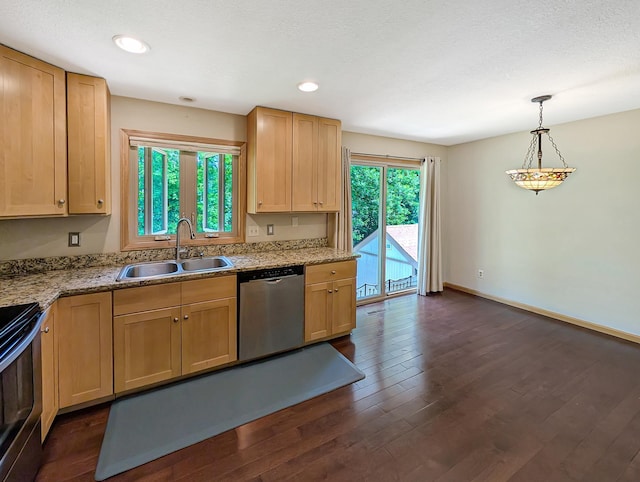 15142 75th Ave N, Maple Grove, MN 55311 - kitchen featuring appliances with stainless steel finishes, a sink, dark wood-style flooring, decorative light fixtures, and recessed lighting