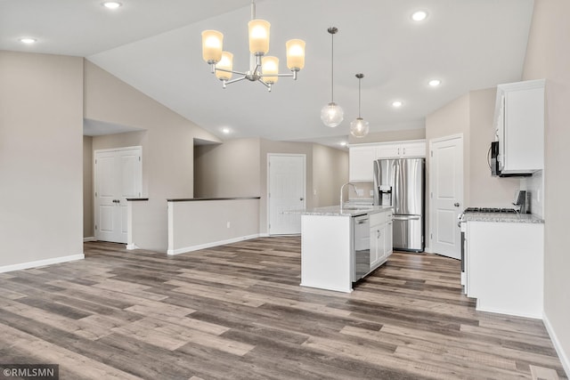 1009 2nd St NW, Delano, MN 55328 - kitchen featuring stainless steel appliances, a sink, baseboards, white cabinets, and an island with sink