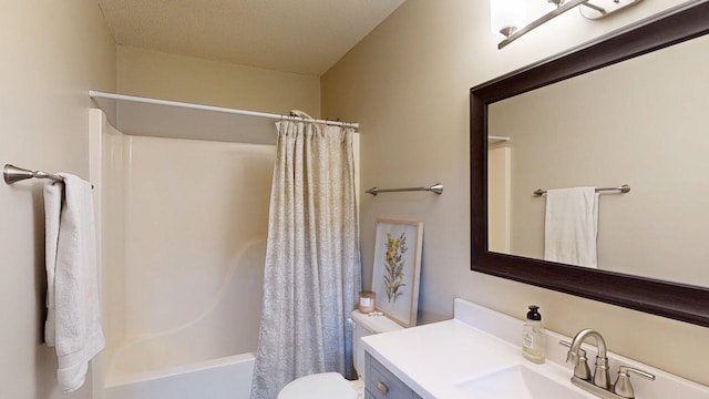 5121 Cameron Dr NW, Cascade Twp, MN 55901 - full bathroom featuring toilet, vanity, shower / bath combo, and a textured ceiling