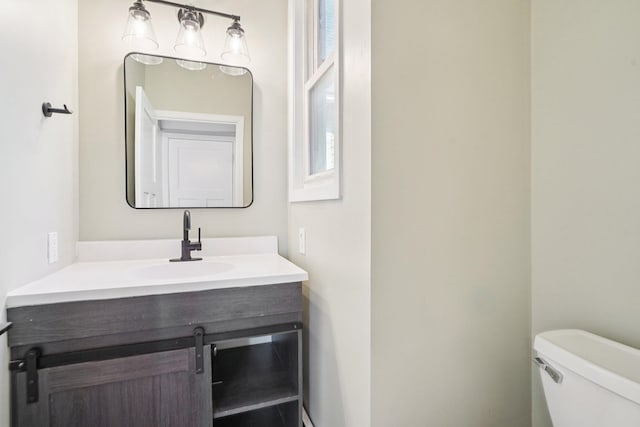 491 Belvidere St E, Saint Paul, MN 55107 - bathroom with toilet and vanity