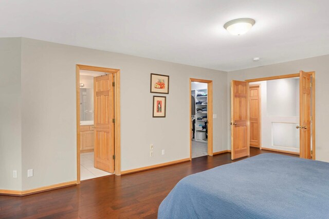 6242 Cavendish Pl, Eden Prairie, MN 55346 - bedroom with wood finished floors, a spacious closet, and ensuite bathroom