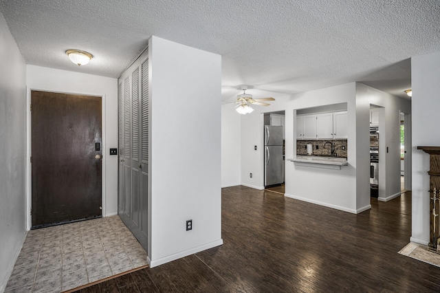 10311 Cedar Lake Rd Unit 202, Minnetonka, MN 55305 - foyer entrance featuring ceiling fan, a textured ceiling, wood finished floors, and baseboards