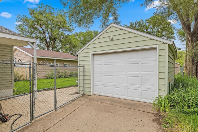 232 26th Ave N, Saint Cloud, MN 56303 - detached garage featuring driveway and a gate