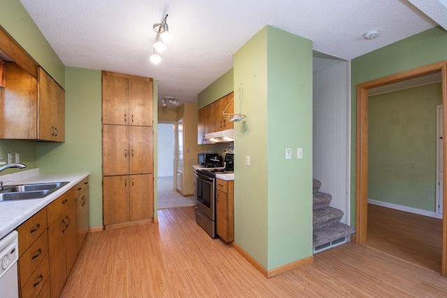 1618 10th St N, Fargo, ND 58102 - kitchen with stainless steel electric range oven, a sink, under cabinet range hood, and light wood-style flooring
