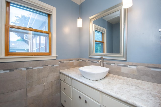 1618 10th St N, Fargo, ND 58102 - bathroom with vanity