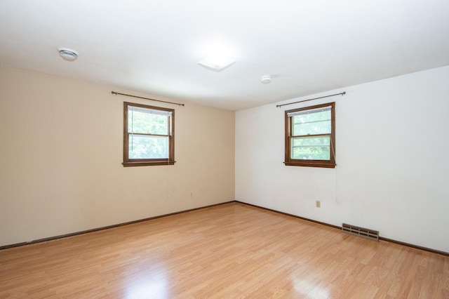 1618 10th St N, Fargo, ND 58102 - unfurnished room with light wood-type flooring, baseboards, and a smoke detector