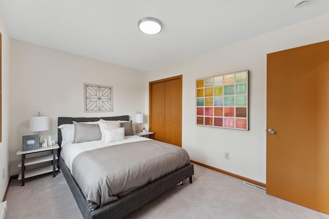 2524 Bryant Ave N, Minneapolis, MN 55411 - carpeted bedroom featuring a closet and baseboards