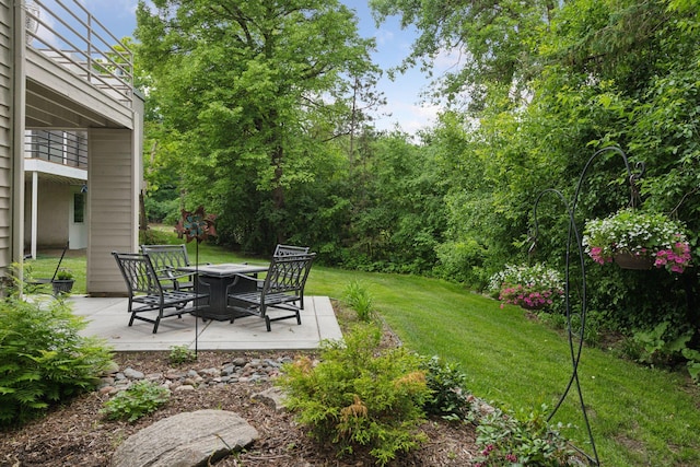 3490 Fairway Ln, Minnetonka, MN 55305 - view of grassy yard with a patio