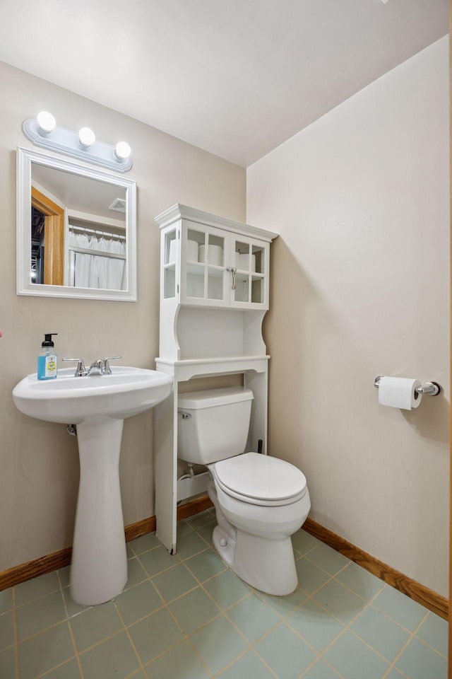3933 Dartmouth Dr, Minnetonka, MN 55345 - bathroom featuring toilet, baseboards, tile patterned floors, and a sink